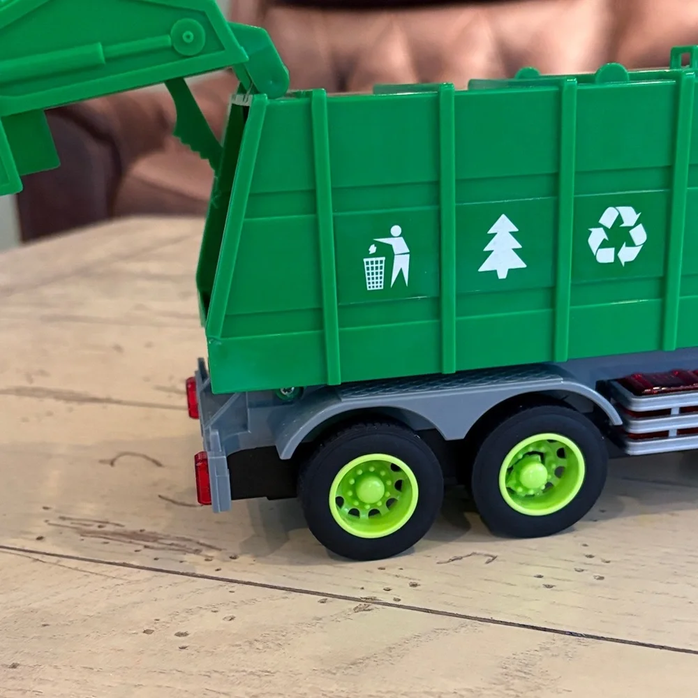 Maxx Action Lights/Sounds Revving Waste Removal Recycling Truck Toy - Picture 9 of 16